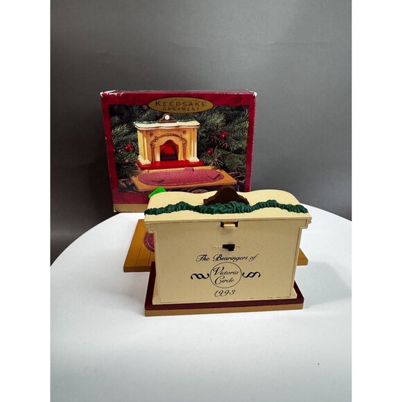 Hallmark Bearingers Of Victoria Circle Lighted Fireplace Display Base 1993 - Picture 3 of 7